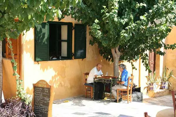 Grecja | Grających w Tavli można spotkać na niemal wszędzie