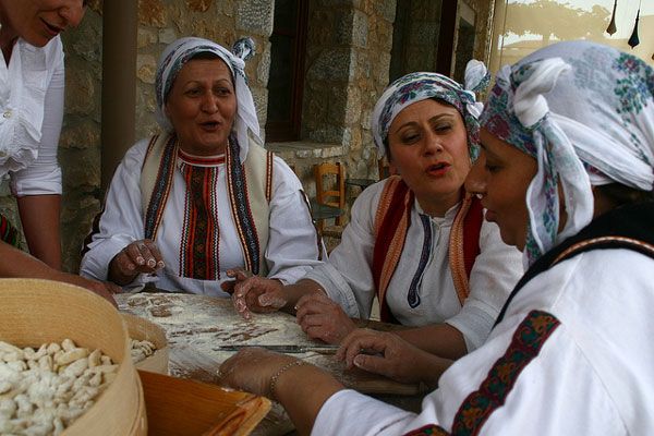 Grecja | Peloponez – kobiety w greckim stroju ludowym