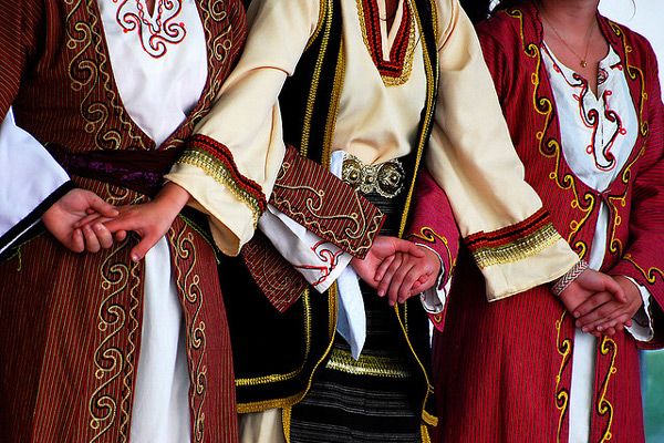 Grecja | Taniec towarzyszy obchodom uroczystości rodzinnych, świąt religijnych i państwowych