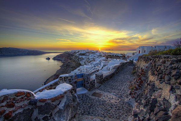 Grecja, Santorini | Widok na miejscowość Oia, gdzie znajduje się hotel Perivolas
