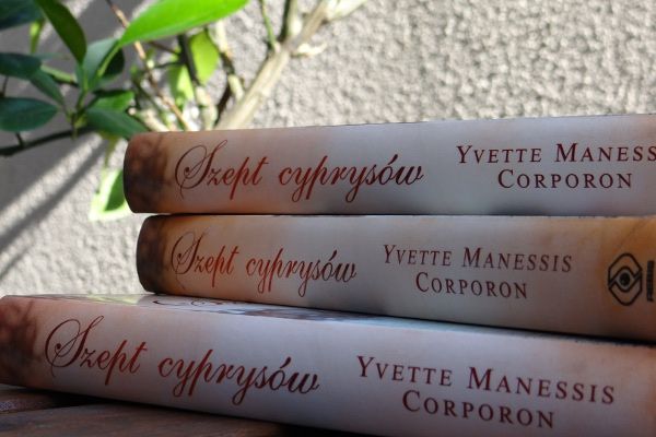 Grecja | Najnowsza książka Yvette Manessis trafiła do polskich księgarni 29 lipca 2014 roku