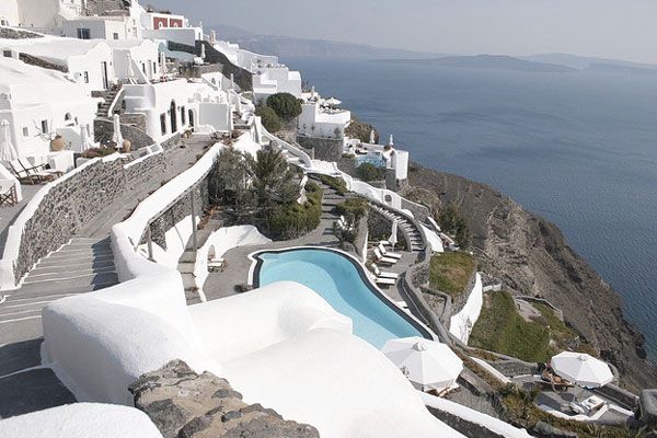 Grecja | Perivolas na Santorini – hotelowe wnętrza urzekają połączeniem pasteli i bieli