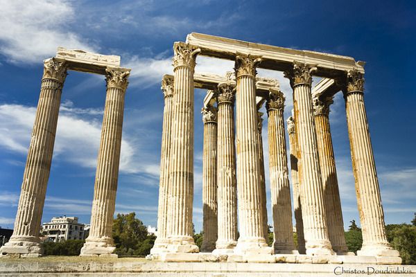 Lato w Atenach jest słoneczne i bywa bardzo gorące