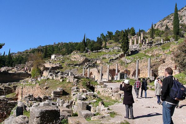 Delfy | Główny ośrodek kultu Apollina w starożytnej Grecji 